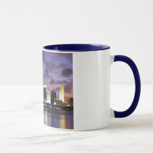 Tasse de café d'horizon de soirée de Miami