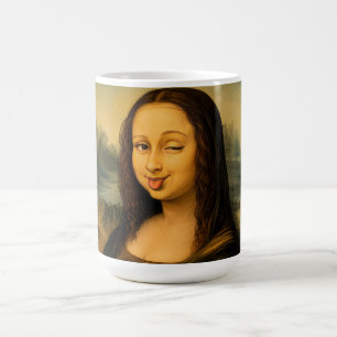 Tasse de café drôle de Mona Lisa faisant un clin d
