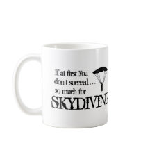 Tasse de café drôle de parachutisme
