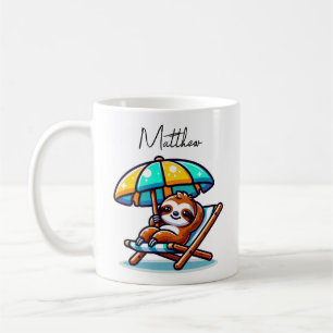 Tasse de café drôle de paresseux à la plage