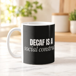 Tasse de café drôle Le décaféiné est un construit
