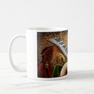 Tasse de café en croissant de piano de ville