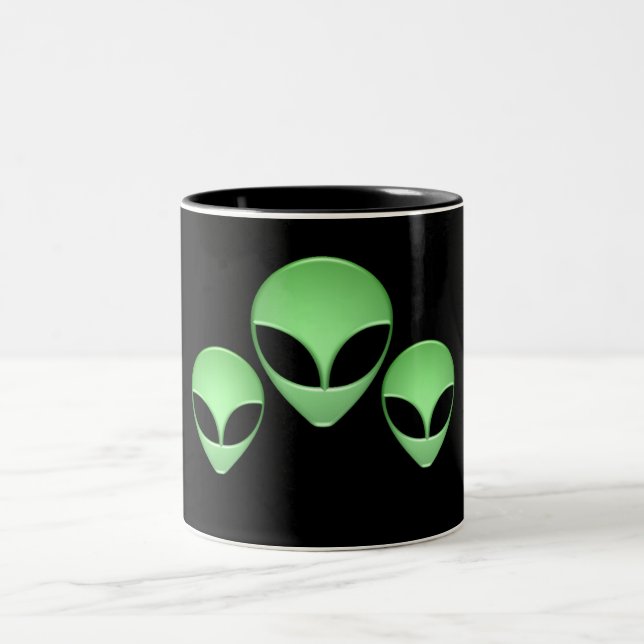Tasse de café étrangère de trio (Centre)