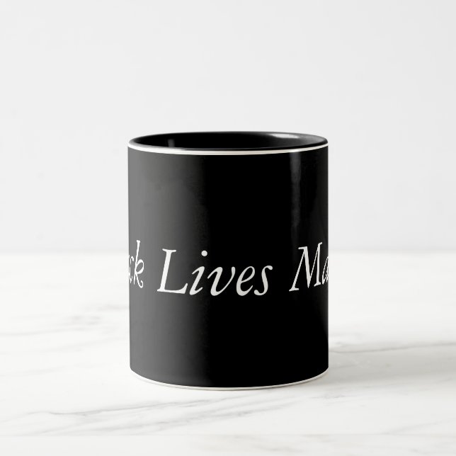 Tasse de café noire de matière des vies (Centre)