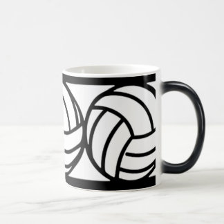 Tasse de café noire et blanche de volleyball