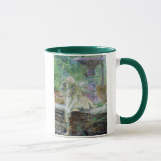 Tasse de café regardante fixement féerique