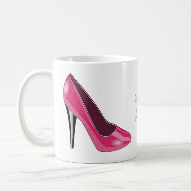 Tasse de café rose de chaussure de talon haut (Gauche)