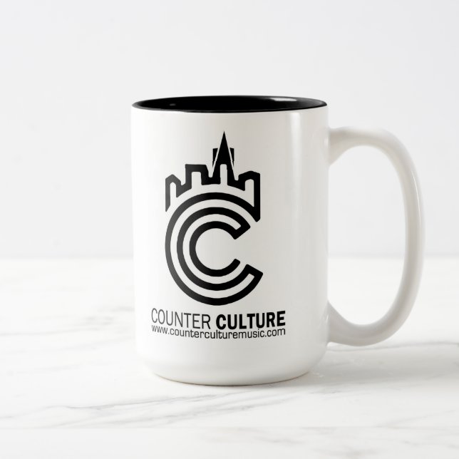 Tasse de café souterraine de contre- culture (Droit)