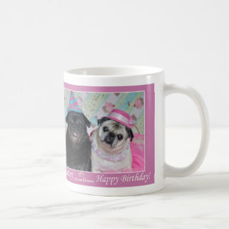 Tasse de carlin de partie de joyeux anniversaire