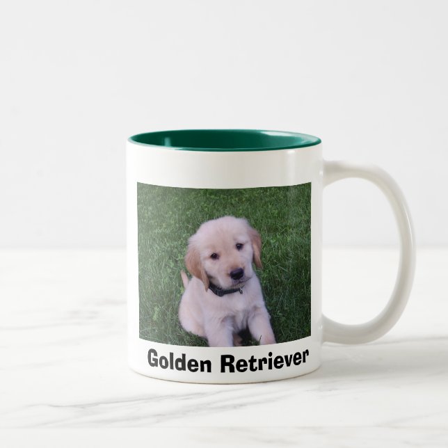 Tasse de chiot de golden retriever (Droit)