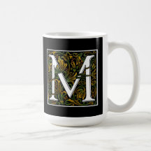 Tasse de couleur du monogramme M