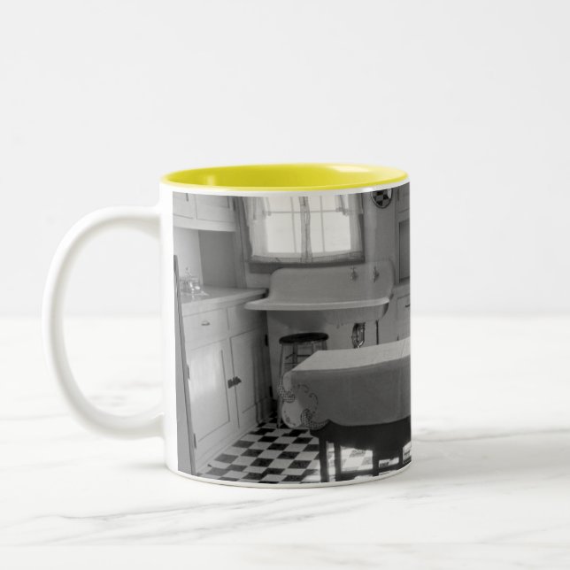 Tasse de cuisine de ferme de Dépression-Ère (Gauche)