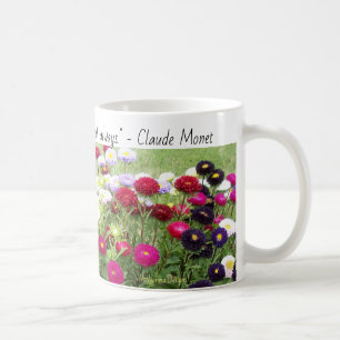 Tasse de fleur de champ de Zinnia avec la citation