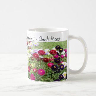 Tasse de fleur de champ de Zinnia avec la citation