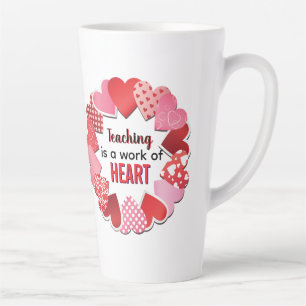 Tasse de latte « Enseigner est un travail de cœur 