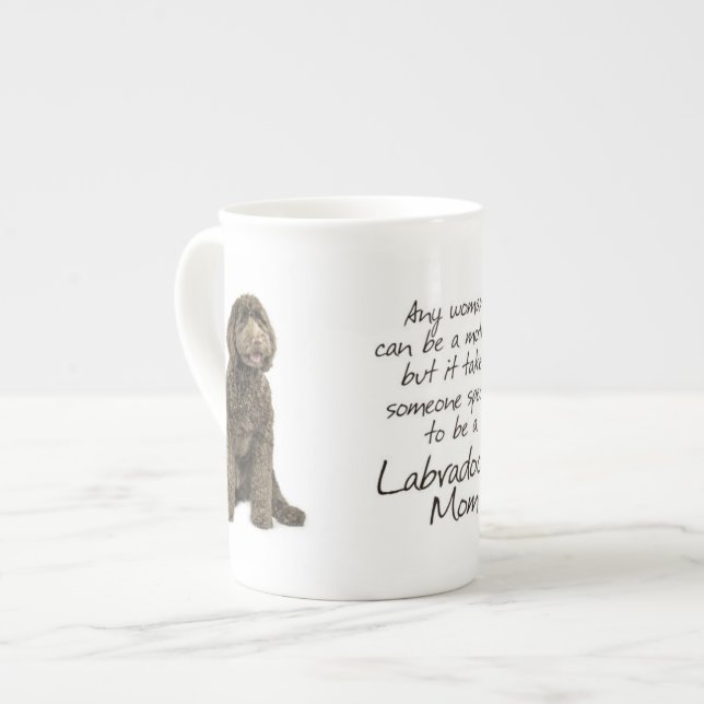 Tasse de maman de Labradoodle (Devant gauche)