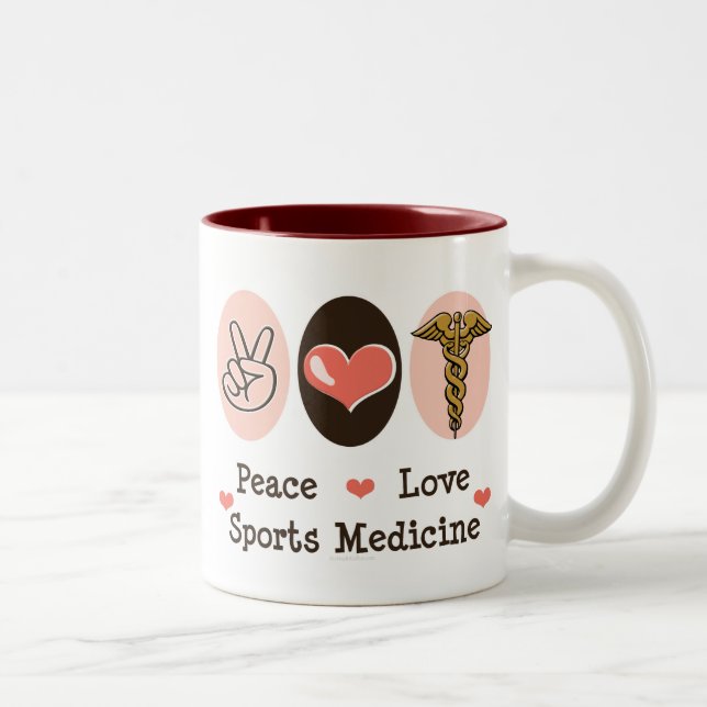 Tasse de médecine de sports d'amour de paix (Droit)
