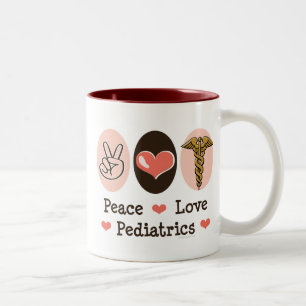 Tasse de pédiatre de pédiatrie d'amour de paix