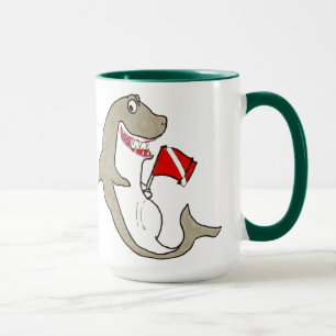 Tasse De plongeur requin affamé vers le bas