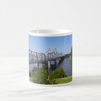 Tasse de pont du fleuve Mississippi