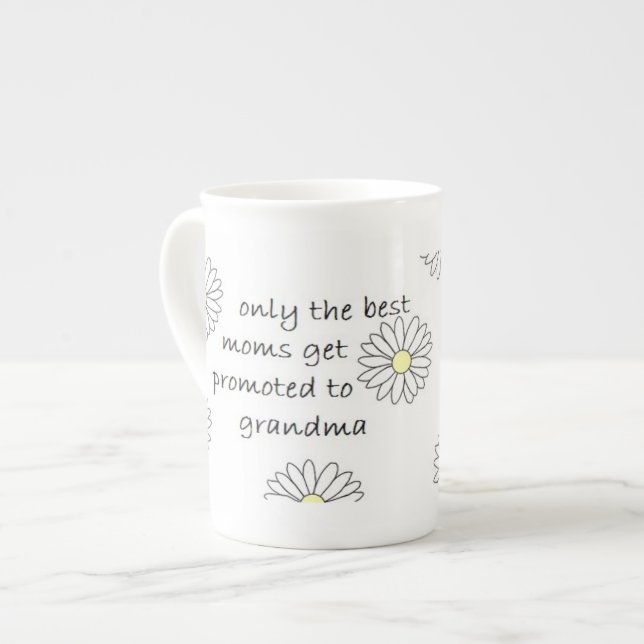 Tasse de porcelaine tendre de grand-maman de (Devant gauche)