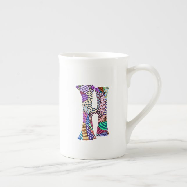 Tasse de porcelaine tendre de la lettre H de (Droite)