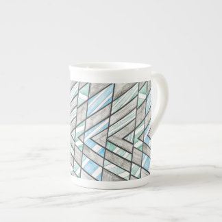 Tasse de porcelaine tendre : Motif rayé de V