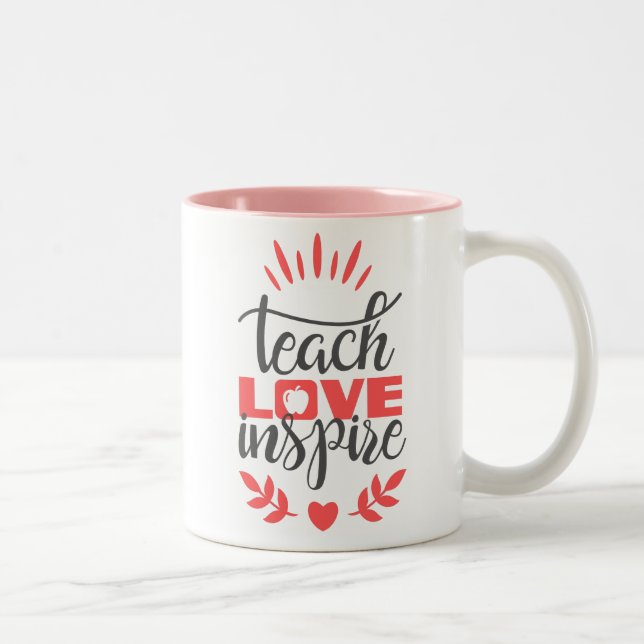 Tasse de professeur - enseignez l'amour inspirent (Droit)