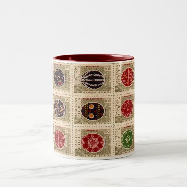 Tasse de ton de l'oeuf de pâques d'Ukrainien de (Centre)
