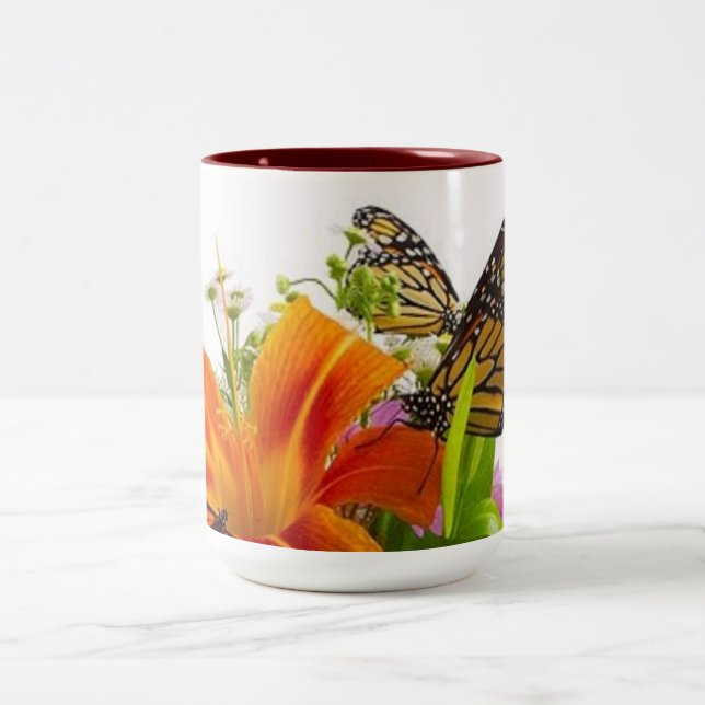 Tasse de ton du papillon deux de fleur (Centre)