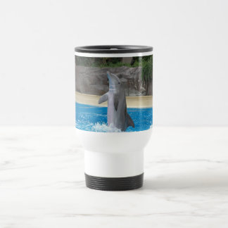 Tasse de voyage de dauphin de danse