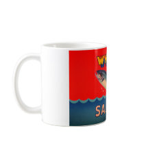 Tasse décorée avec une étiquette vintage de saumon