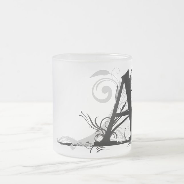Tasse décorée d'un monogramme de "A" - (Centre)