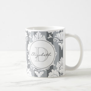 Tasse décorée d'un monogramme de damassé grise