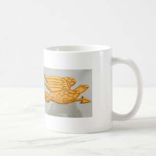 tasse découpée d'aigle