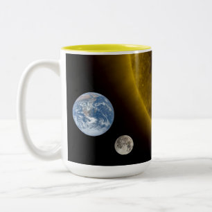Tasse der Erde und der Sonne
