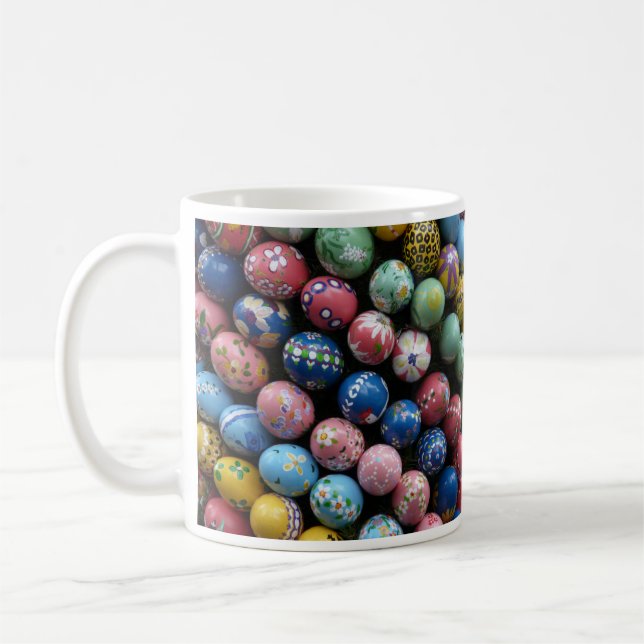 Tasse der handbemalten Ostereier (Links)