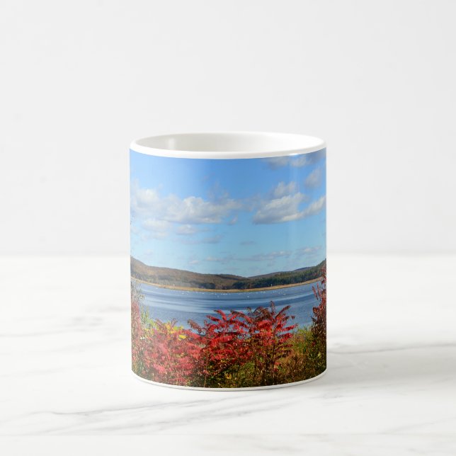 Tasse der Herbstwasseransicht (Mittel)