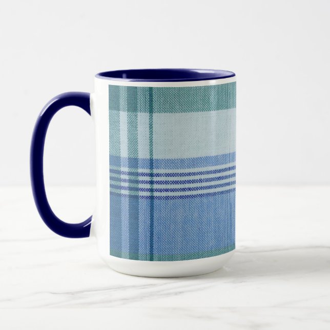 Tasse der karierten Keramik (Links)