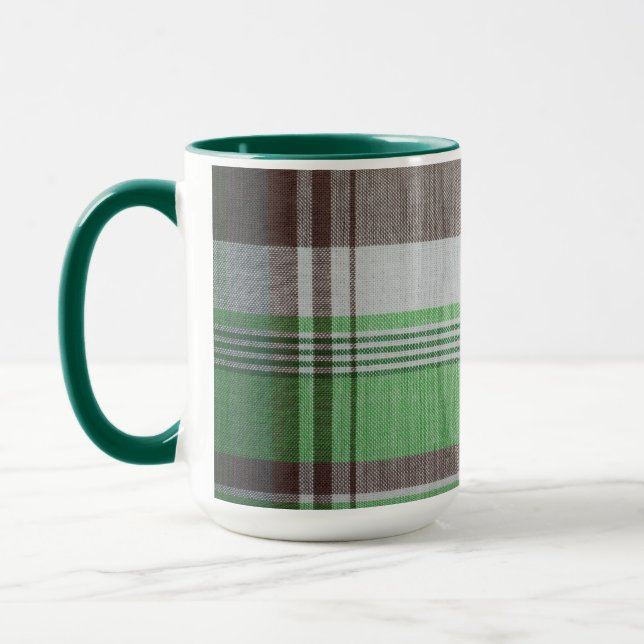 Tasse der karierten Keramik (Links)