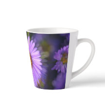 Tasse der lila Blume