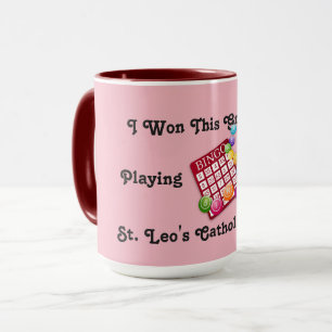 Tasse der Roten und rosa Bingosieger