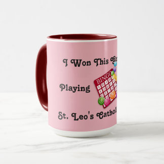 Tasse der Roten und rosa Bingosieger