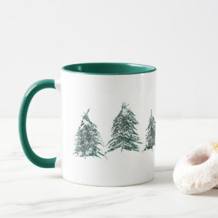 Tasse der schneebedeckten Pinien