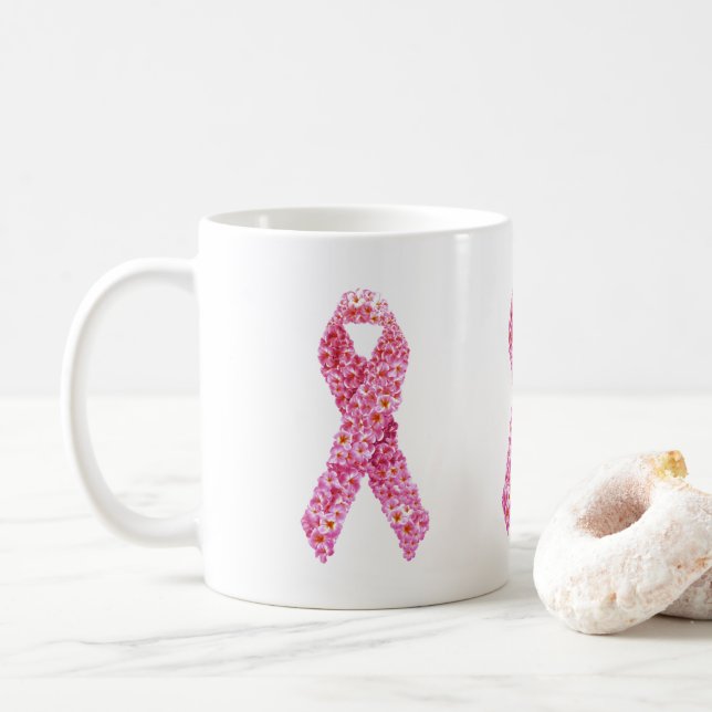 Tasse des Brustkrebses Blumenrosa-Ribbon (Mit Donut)