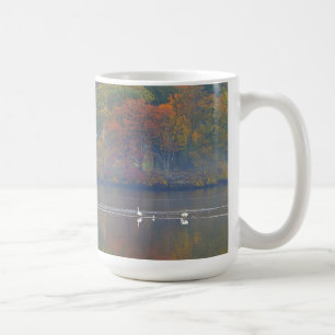 Tasse des Herbstflusses