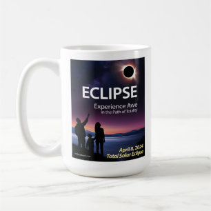 Tasse des Kaffees für das Sonnenerlebnis 8. April