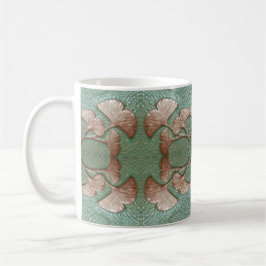 Tasse des Kaffees mit Gingko-Blattdesign