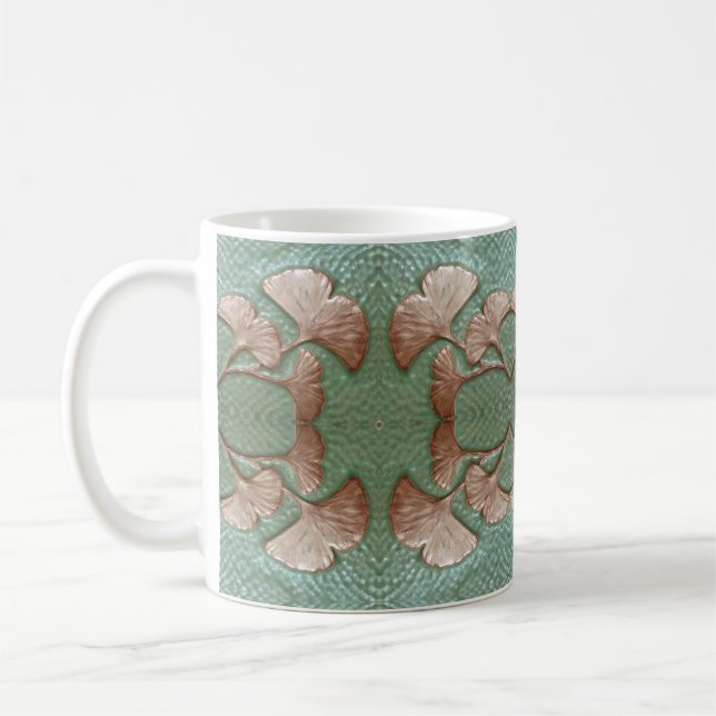 Tasse des Kaffees mit Gingko-Blattdesign (Links)