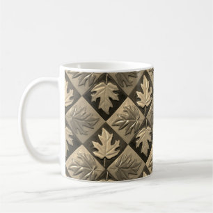Tasse des Kaffees mit Sepia-Ahornblattdesign